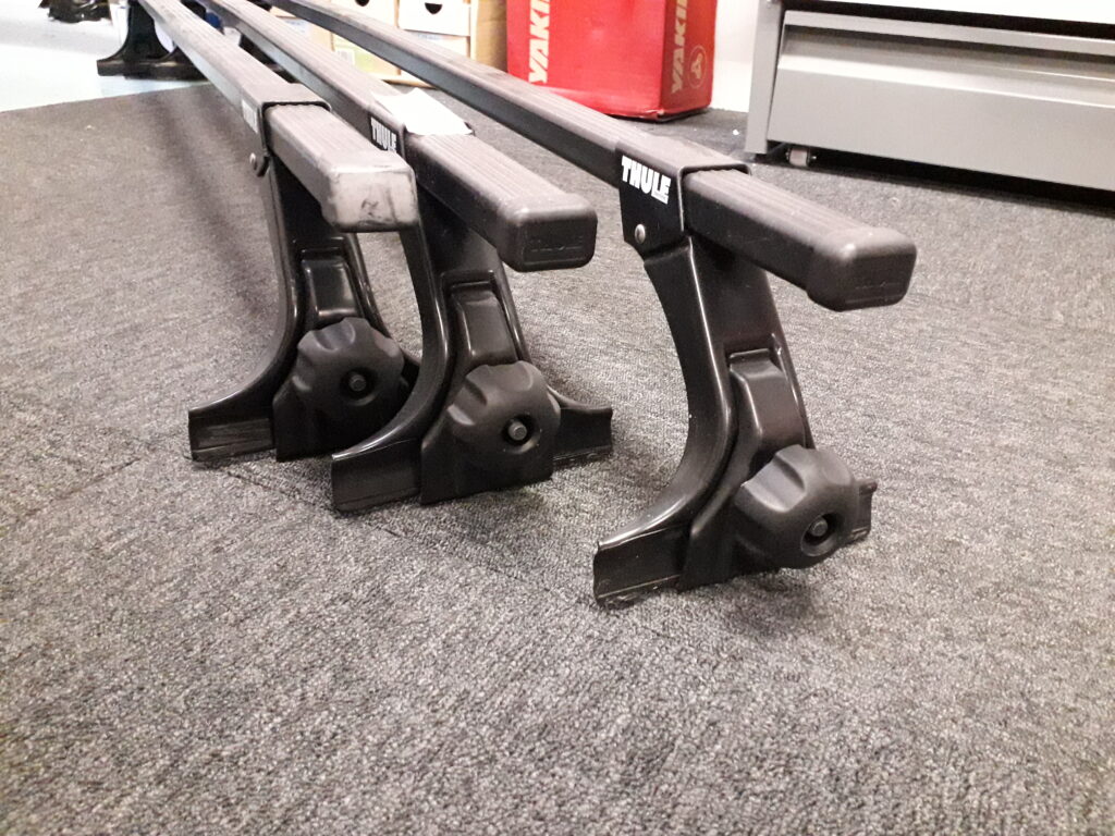 Thule 951 and square bars Roof Rack